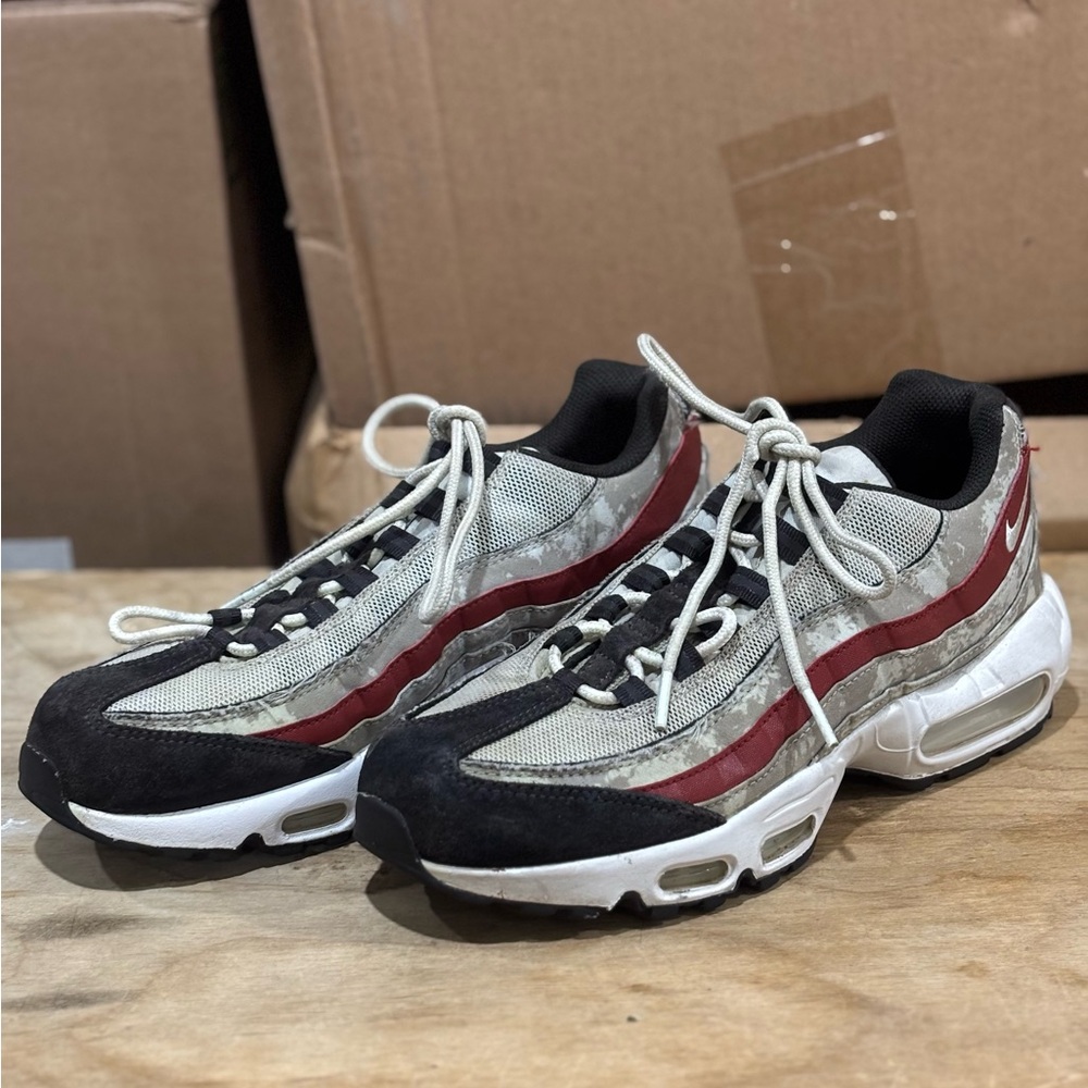 Nike Air Max 95 Camo Black/Khaki/Red Social FC Shoes DQ9016-001 Men Size 8